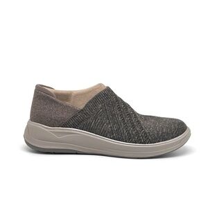 Bzees Triumph Slip-On Knit Stretch Sneakers Size 7 W